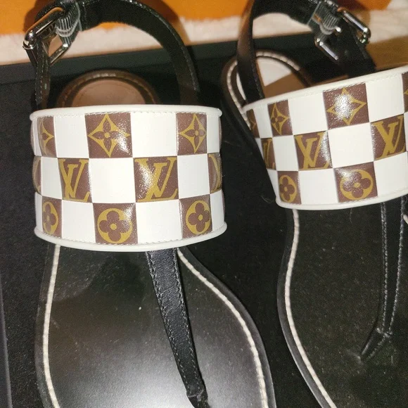 LOUIS VUITTON Leather Printed T-Strap Sandals Size 37 Never Worn! - Picture 3 of 8